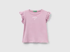 Camiseta con volantes y estampado