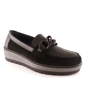Mocasín con cadena en color negro