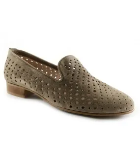 Mocasín para mujer en serraje taupe con el corte calado